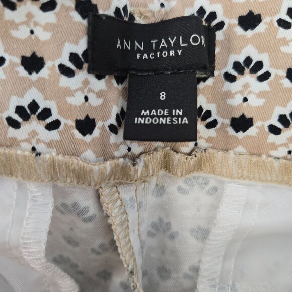 Ann Taylor Factory Fleur de Lis Print Chino Shorts Size 8 - Picture 3 of 6